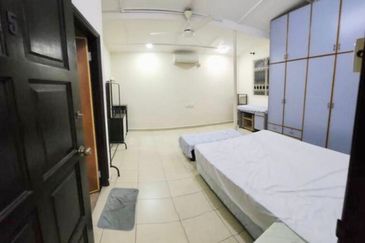 Taman Pelangi, Plentong