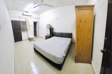 Taman Pelangi, Plentong