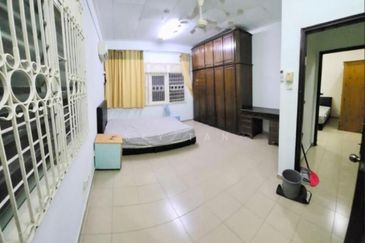 Taman Pelangi, Plentong