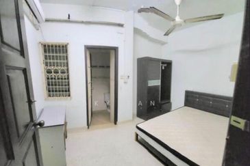 Taman Pelangi, Plentong