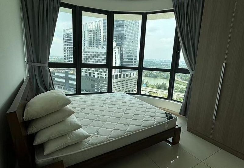 The M @ Medini Macrolink