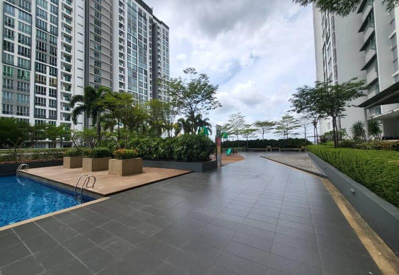 Meridin Bayvue Apartment