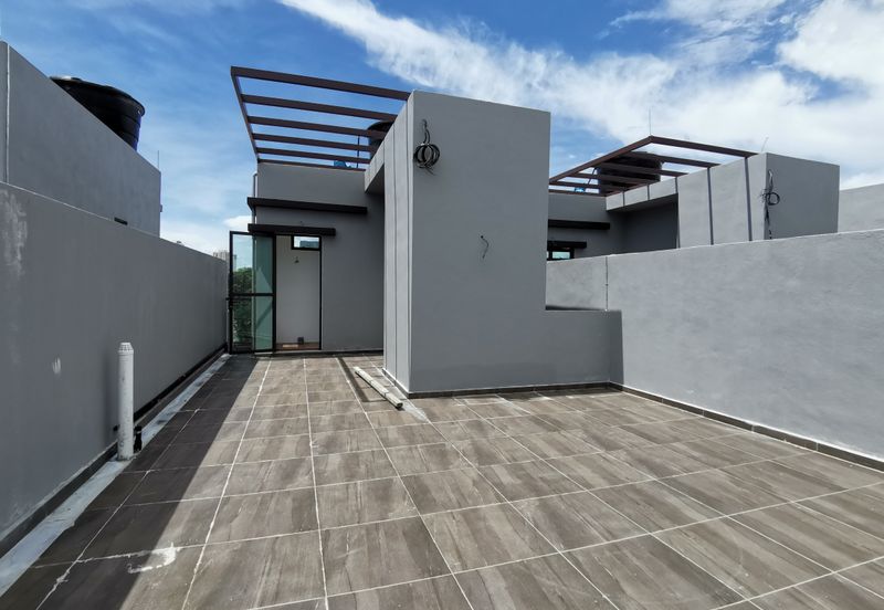 8 Babington Residence