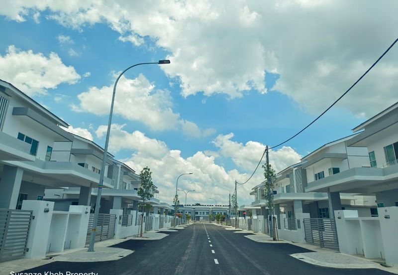 Taman Nuri Emas Semi D