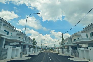 Taman Nuri Emas Semi D