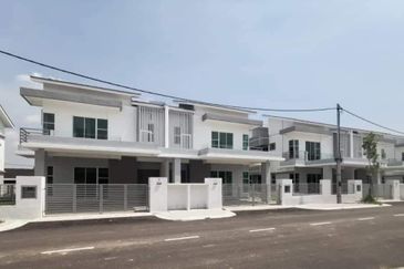 Taman Nuri Emas Semi D