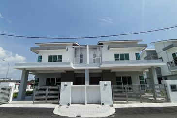 Taman Nuri Emas Semi D