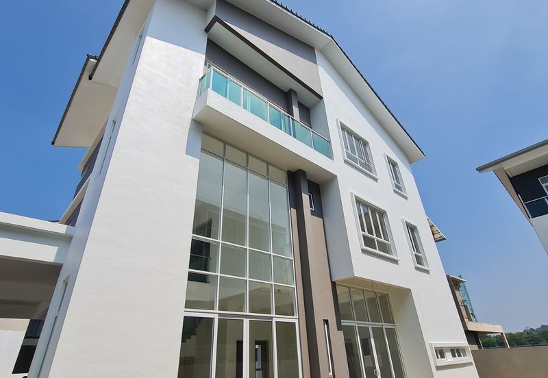 Taman Lembah Permai Three Storey Bungalow