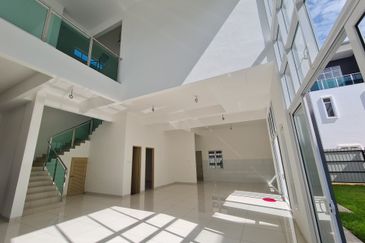 Taman Lembah Permai Three Storey Bungalow
