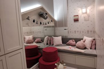 PANGSAPURI SERVIS ASTON ACACIA