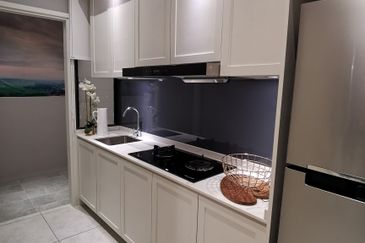 PANGSAPURI SERVIS ASTON ACACIA