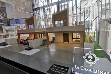 LA CASA LUNAS