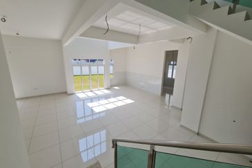 Taman Lembah Permai Three Storey Bungalow