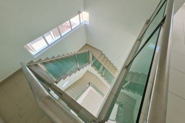 Taman Lembah Permai Three Storey Bungalow