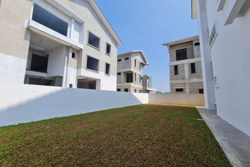 Taman Lembah Permai Three Storey Bungalow