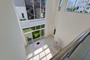 Taman Lembah Permai Three Storey Bungalow