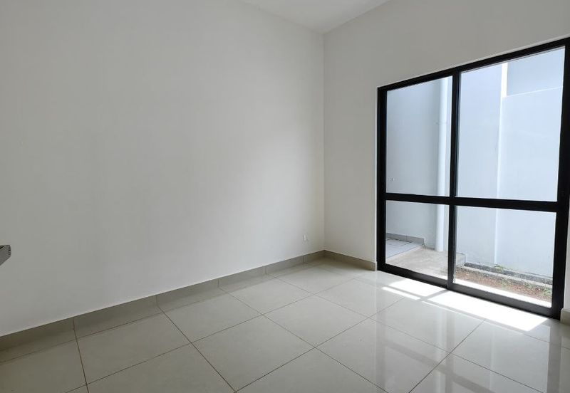 Gated & Guarded Bandar Setia Fontaines Semi D Single Storey high ceiling volumn