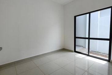 Gated & Guarded Bandar Setia Fontaines Semi D Single Storey high ceiling volumn