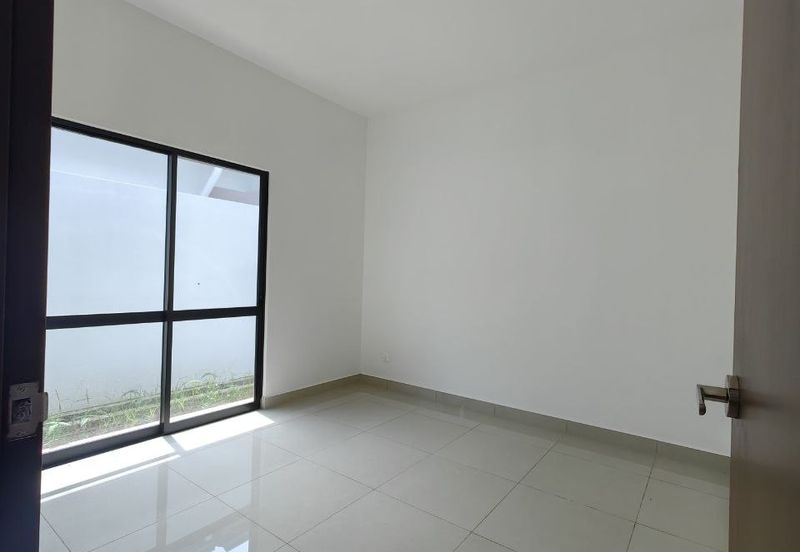 Gated & Guarded Bandar Setia Fontaines Semi D Single Storey high ceiling volumn