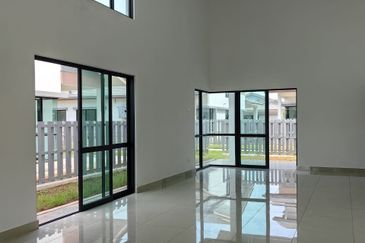 Gated & Guarded Bandar Setia Fontaines Semi D Single Storey high ceiling volumn