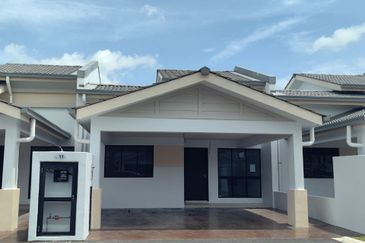 Gated & Guarded Bandar Setia Fontaines Semi D Single Storey high ceiling volumn