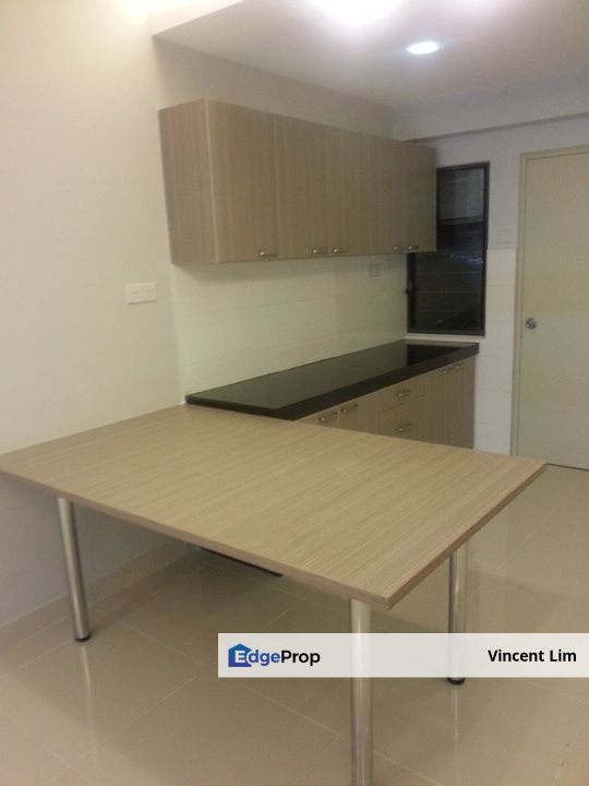 Setiawalk Condominium Near LRT Bandar Puteri Puchong PFCC IOI Mall Boulevard, Selangor, Puchong