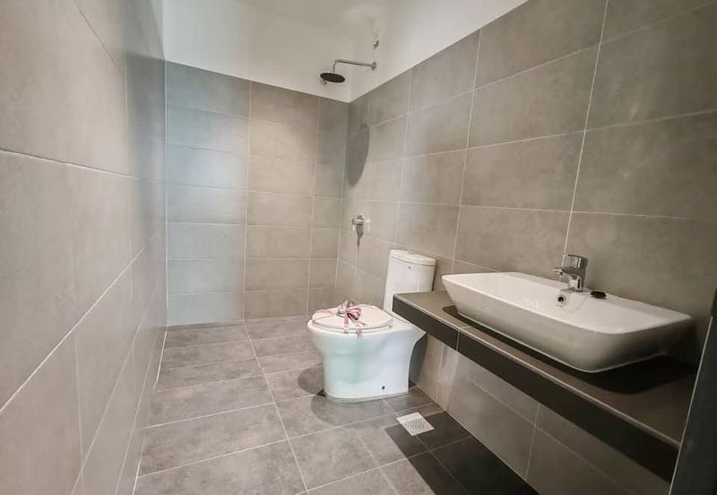 FOR SALE Brand New Largest Luxurious Condominium in Selangor Klang Valley Near Subang Jaya