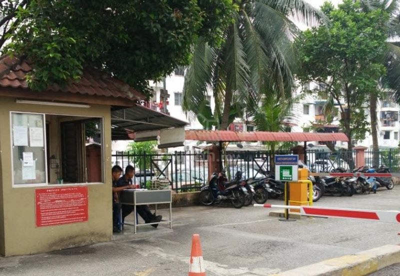 Makmur Apartment, Taman Sri Subang