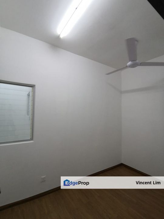 Lakefront Homes Condominium Partially Furnished Near MMU University Cyberjaya Hospital Tamarind Dpulze, Selangor, Cyberjaya