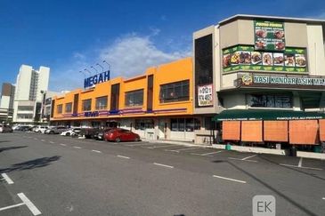 Triana @ Tropicana Amans