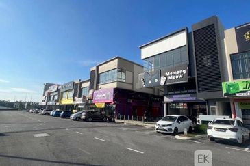 Triana @ Tropicana Amans