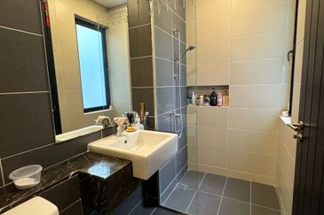 Duta Villa, Setia Alam