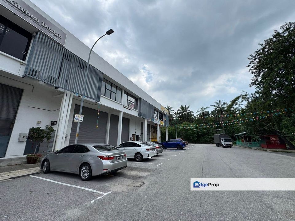 4.9% ROI  | Taman Klang Utama 1.5 Storey Terrace Factory, Selangor, Klang
