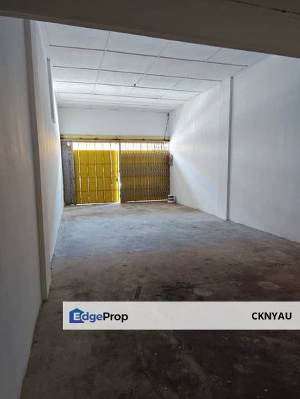 Ipoh town super long nice location double storey shoplot for rent, Perak, Ipoh