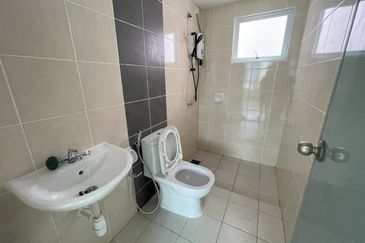 Ipoh fairpark prima kepayang gated guarded 3 rooms condo for rent