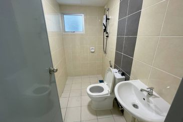 Ipoh fairpark prima kepayang gated guarded 3 rooms condo for rent