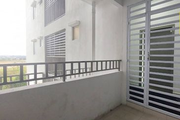 Ipoh meru scientex partial furnished condo for rent