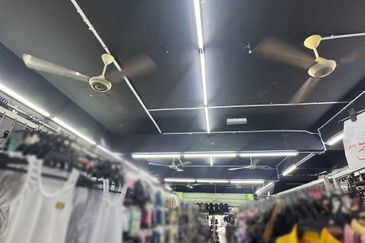 Perak seri iskandar nice location renovated 3 storey shoplot for sale