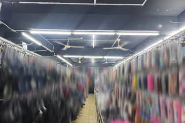 Perak seri iskandar nice location renovated 3 storey shoplot for sale