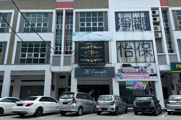 Ipoh station 18 nice location 1st floor shoplot for rent
