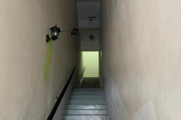 Ipoh station 18 nice location 1st floor shoplot for rent