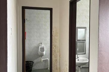 Ipoh station 18 nice location 1st floor shoplot for rent