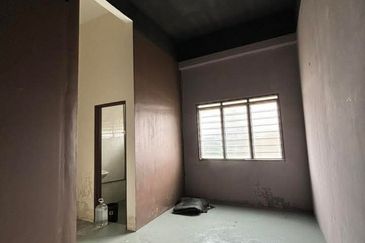 Ipoh station 18 nice location 1st floor shoplot for rent