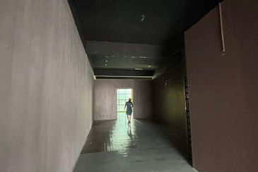 Ipoh station 18 nice location 1st floor shoplot for rent