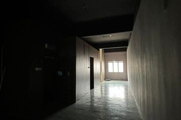 Ipoh station 18 nice location 1st floor shoplot for rent