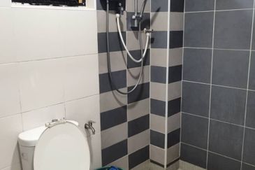 Ipoh pengkalan manhattan 4 rooms corner unit condo for rent