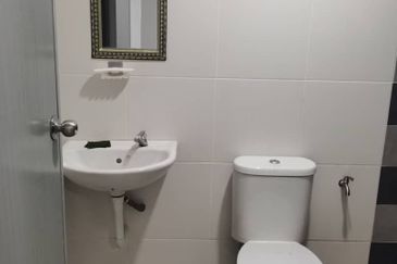 Ipoh pengkalan manhattan 4 rooms corner unit condo for rent