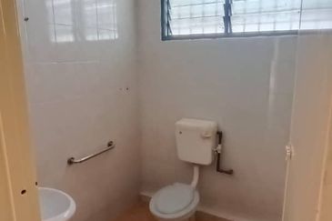 Ipoh meru 2b renovated ground floor shoplot for rent