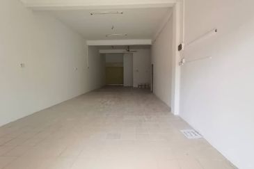 Ipoh meru 2b renovated ground floor shoplot for rent