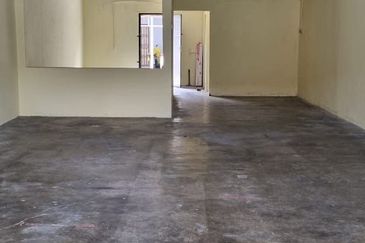 Ipoh menglembu nice location double storey shoplot for sale